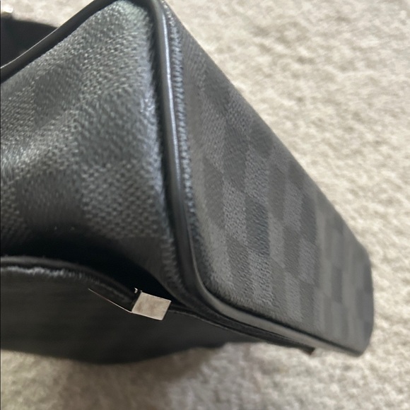 Louis Vuitton Graphite Damier Messenger Bag Purse Cross Body Womens Mens Unisex - Picture 3 of 8